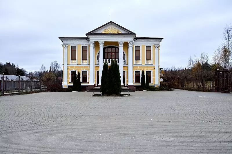 РЕСТОРАННАЯ УСАДЬБА У ОЗЕРА