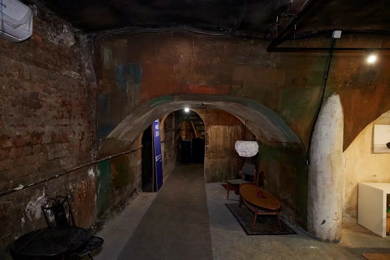 ПОДВАЛ с АРОЧНЫМ ПОТОЛКОМ, КАК АРТ- ПРОСТРАНСТВО