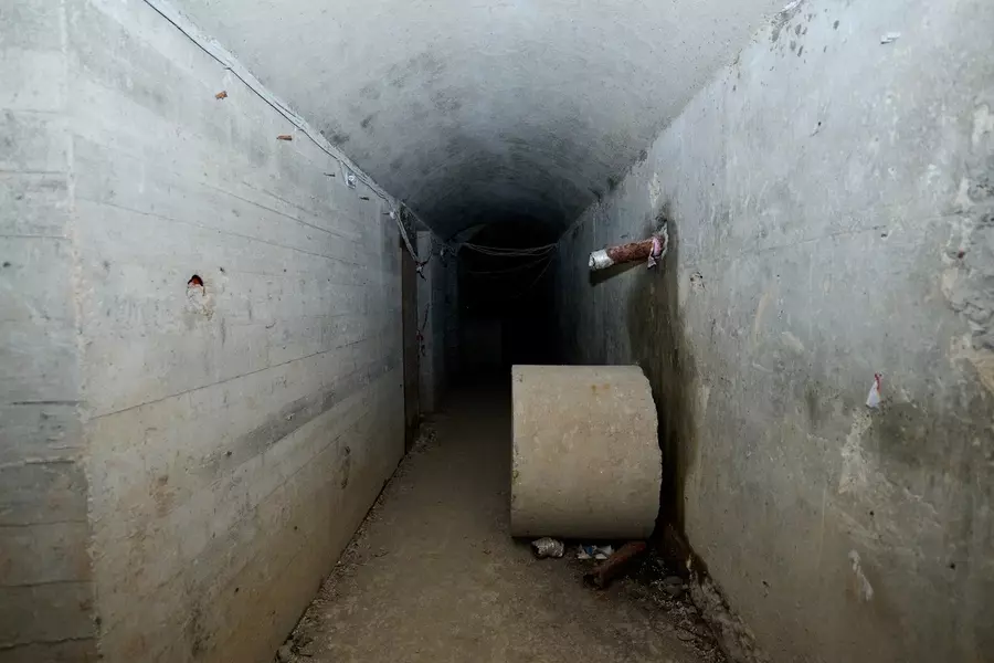 ЗАБРОШЕННЫЙ ЗАМОК С ТОННЕЛЯМИ