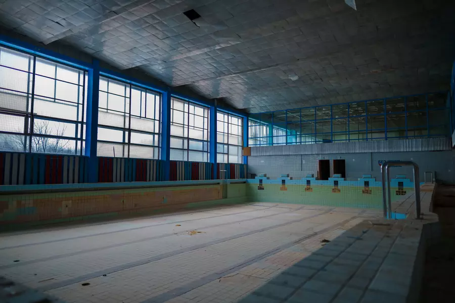 ЗАБРОШЕННЫЙ БАССЕЙН В СПОРТКОМПЛЕКСЕ