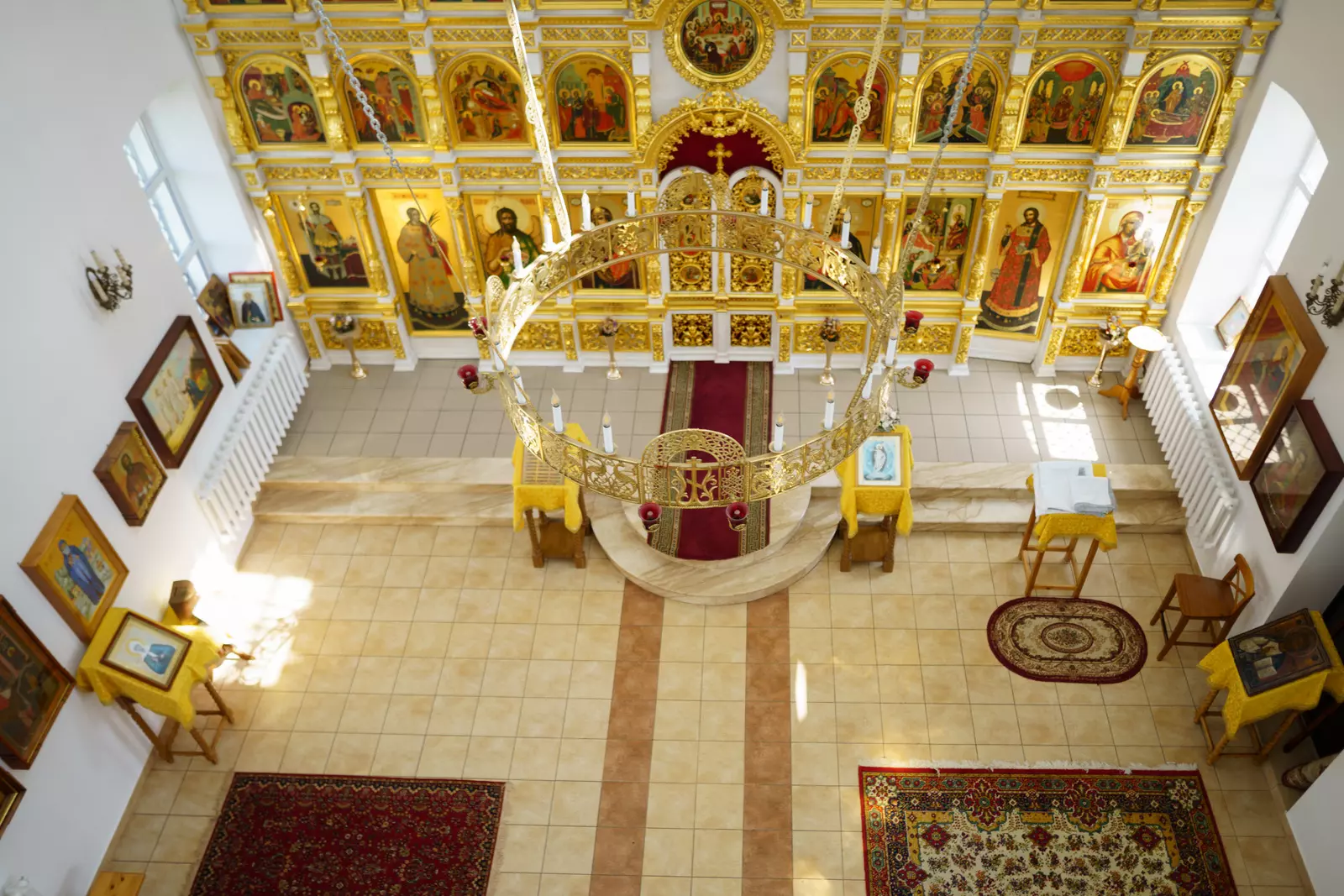 БЕЛОСНЕЖНЫЙ ХРАМ