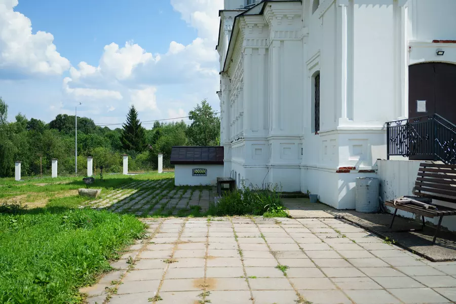 БЕЛОСНЕЖНЫЙ ХРАМ