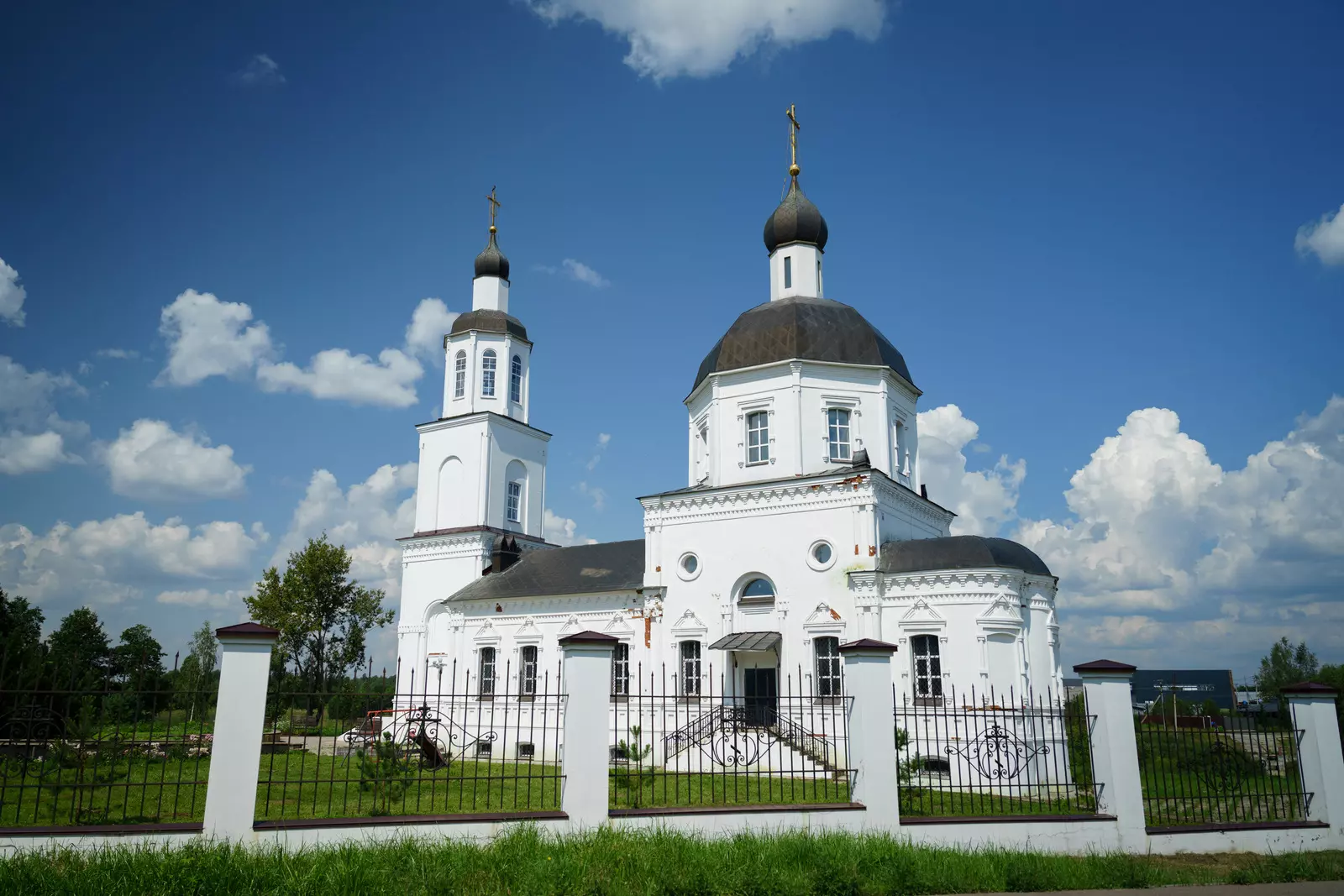 БЕЛОСНЕЖНЫЙ ХРАМ