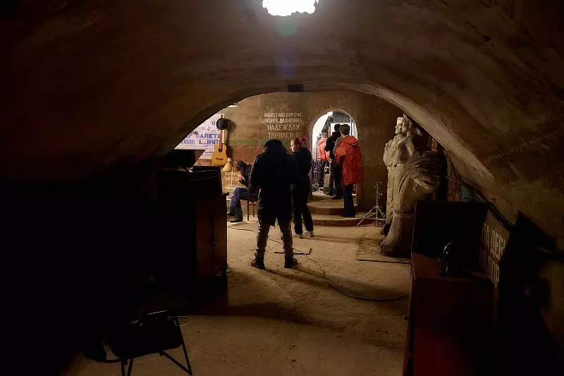 ИСТОРИЧЕСКИЙ ПОДВАЛ В СВОДАХ, ПОЧТИ КАК ДЕКОРАЦИЯ