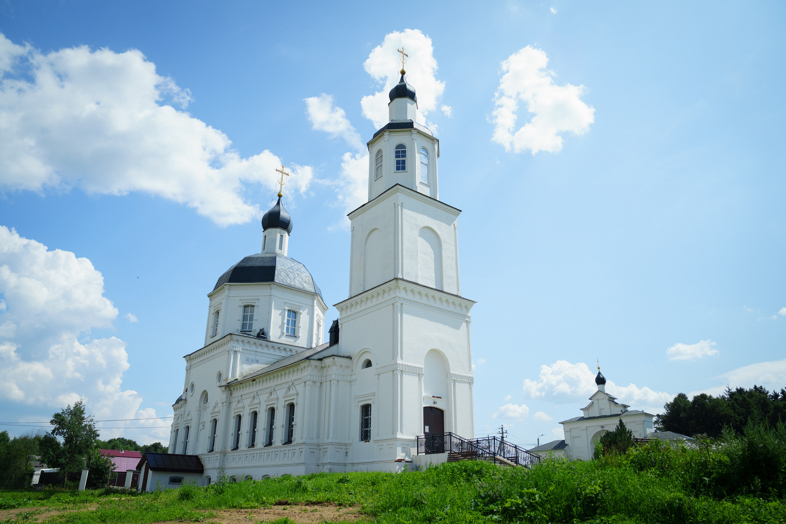БЕЛОСНЕЖНЫЙ ХРАМ