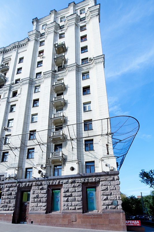 КРЫША МОСКОВСКОЙ ВЫСОТКИ БЕЗ БЮРОКРАТИЧЕСКИХ СОГЛАСОВАНИЙ