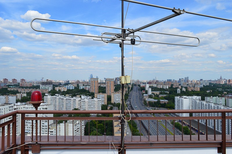 КРЫША НА КУТУЗОВСКОМ ПРОСПЕКТЕ